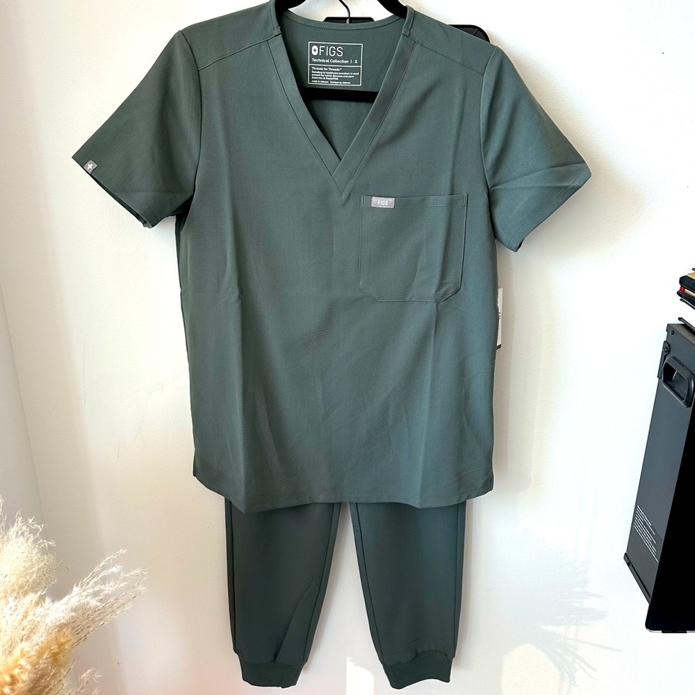 FIGS SCRUB SET NWT Never Worn Limited Edition BONSAI color Women’s S / S